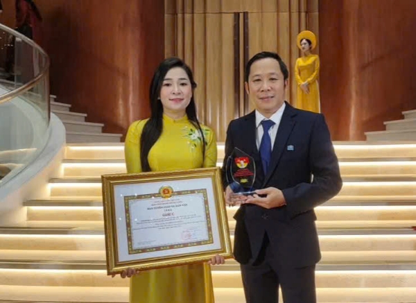 Hiển thị chi tiết cho Trao giải thưởng văn học, nghệ thuật, báo chí về chủ đề “Học tập và làm theo tư tưởng, đạo đức, phong cách Hồ Chí Minh” Hình ảnh cho bài viết Trao giải thưởng văn học, nghệ thuật, báo chí về chủ đề “Học tập và làm theo tư tưởng, đạo đức, phong cách Hồ Chí Minh”